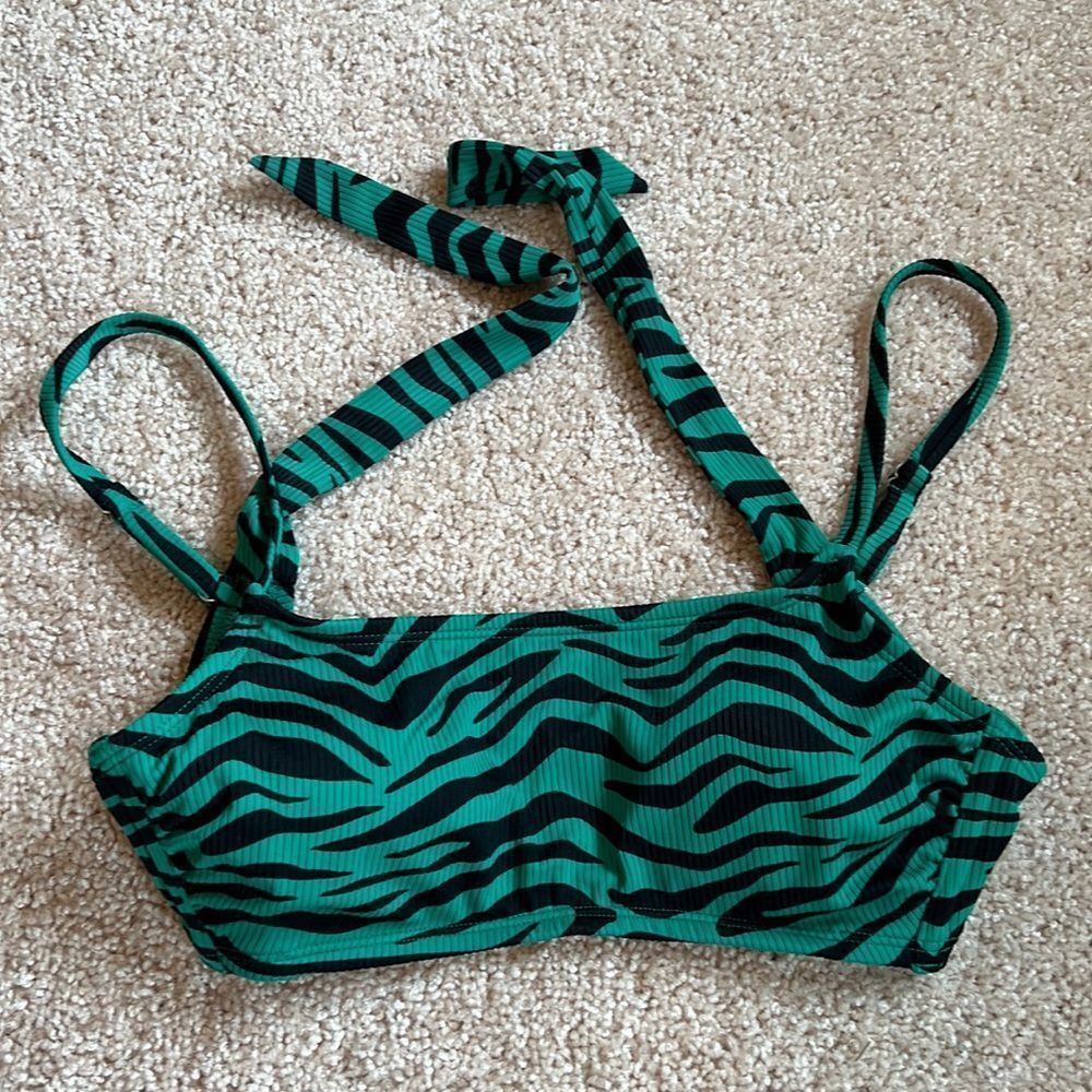 Xhilaration D / DD bikini top zebra
